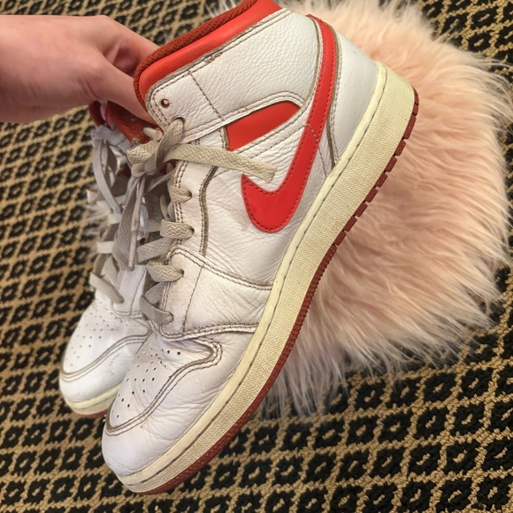 Nike White and Red Women's Sneakers - Picture 10 of 11